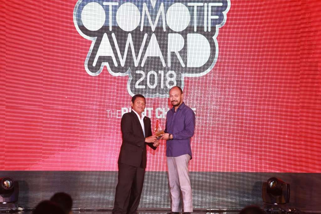 Honda Civic Turbo Raih Gelar Sedan Terbaik Honda Civic Turbo Raih Gelar Sedan Terbaik