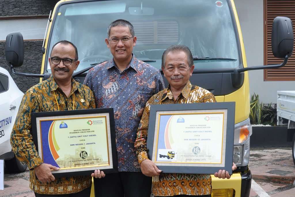 Mitsubishi FUSO Dukung Program Pembinaan dan Pengembangan SMK Mitsubishi FUSO Dukung Program Pembinaan dan Pengembangan SMK
