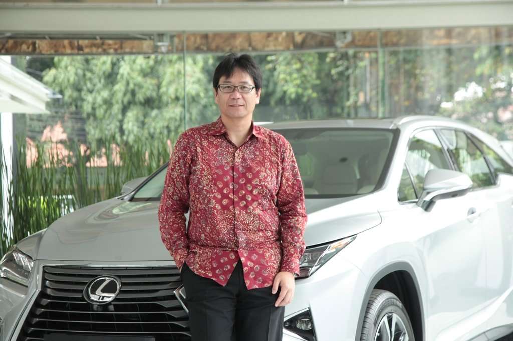 Signature Lexus RX 350L Ada di Perpanjangan Dimensi Signature Lexus RX 350L Ada di Perpanjangan Dimensi
