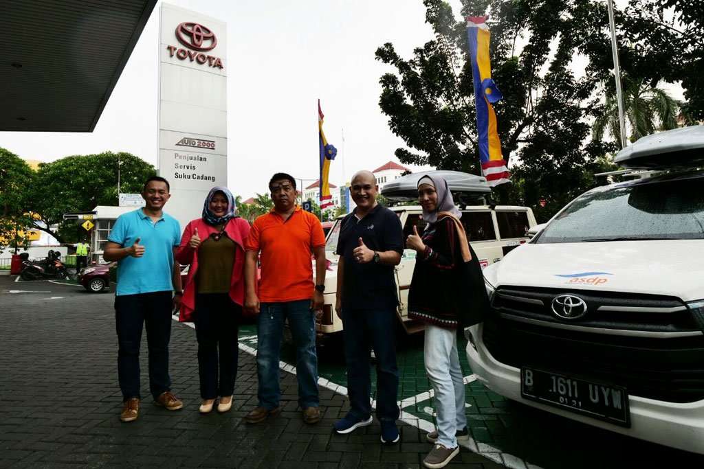 Auto2000 Cek Kondisi Mobil Peserta Touring Komunitas Toyota ke Timor Leste Auto2000 Cek Kondisi Mobil Peserta Touring Komunitas Toyota ke Timor Leste