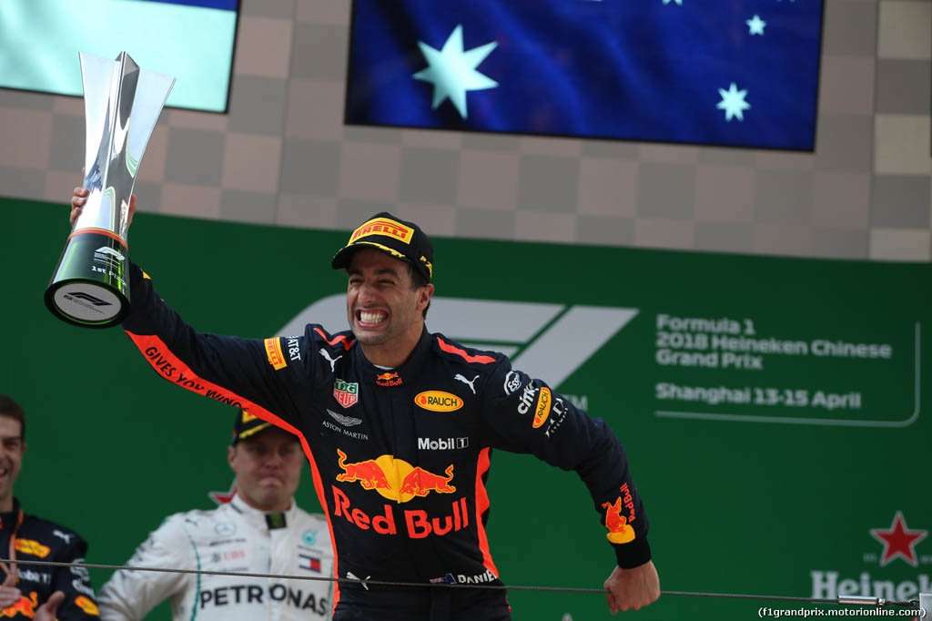 F1: Kejutan Daniel Ricciardo Curi Kemenangan Grand Prix China 2018 F1: Kejutan Daniel Ricciardo Curi Kemenangan Grand Prix China 2018