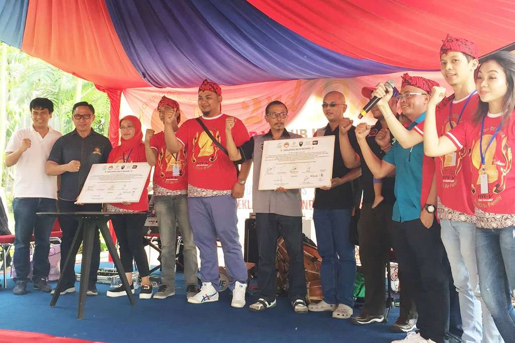 HCI Chapter Debora Gandeng 50 Komunitas Mobil Deklarasi Bela Negara HCI Chapter Debora Gandeng 50 Komunitas Mobil Deklarasi Bela Negara