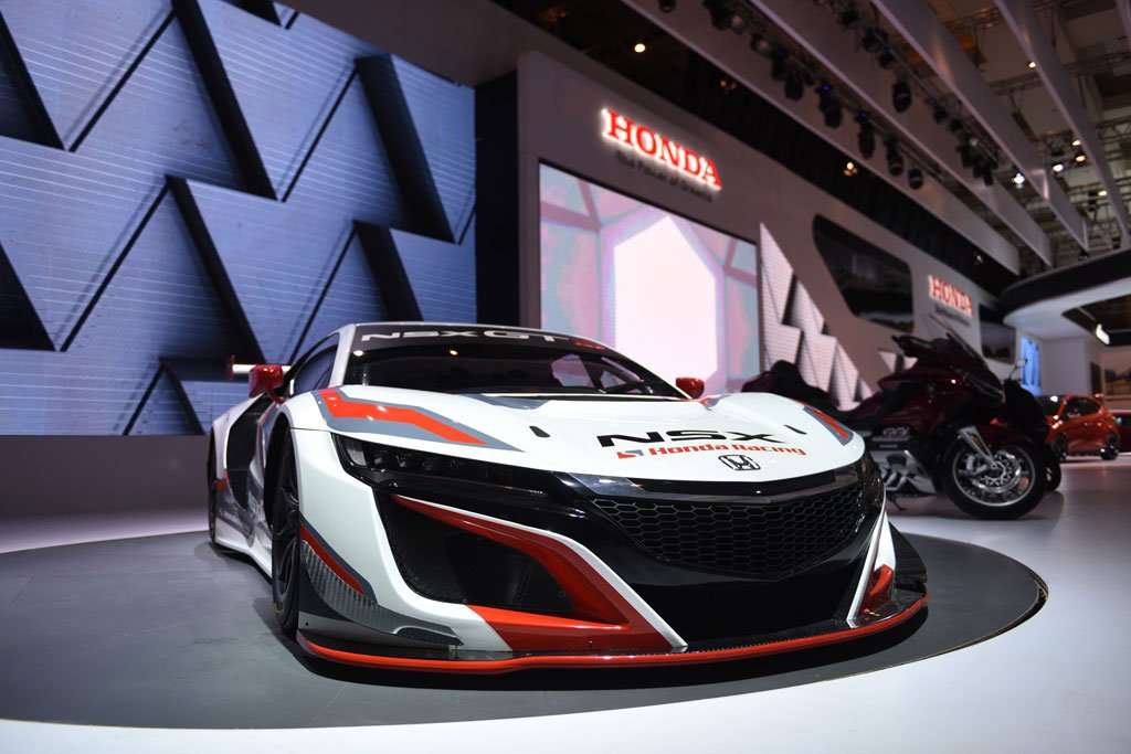 Supercar Honda NSX GT3 Jadi Perhatian di Booth Honda IIMS 2018 Supercar Honda NSX GT3 Jadi Perhatian di Booth Honda IIMS 2018