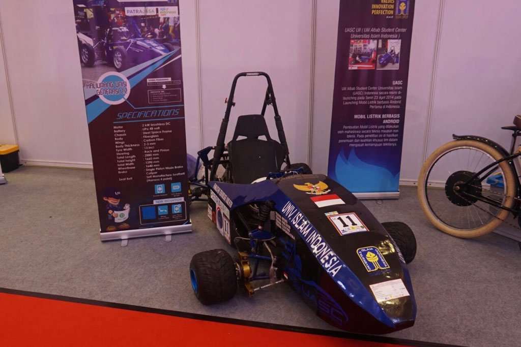 Mobil Listrik Anak Bangsa yang Dioperasikan dengan Android Hadir di IIMS 2018 Mobil Listrik Anak Bangsa yang Dioperasikan dengan Android Hadir di IIMS 2018