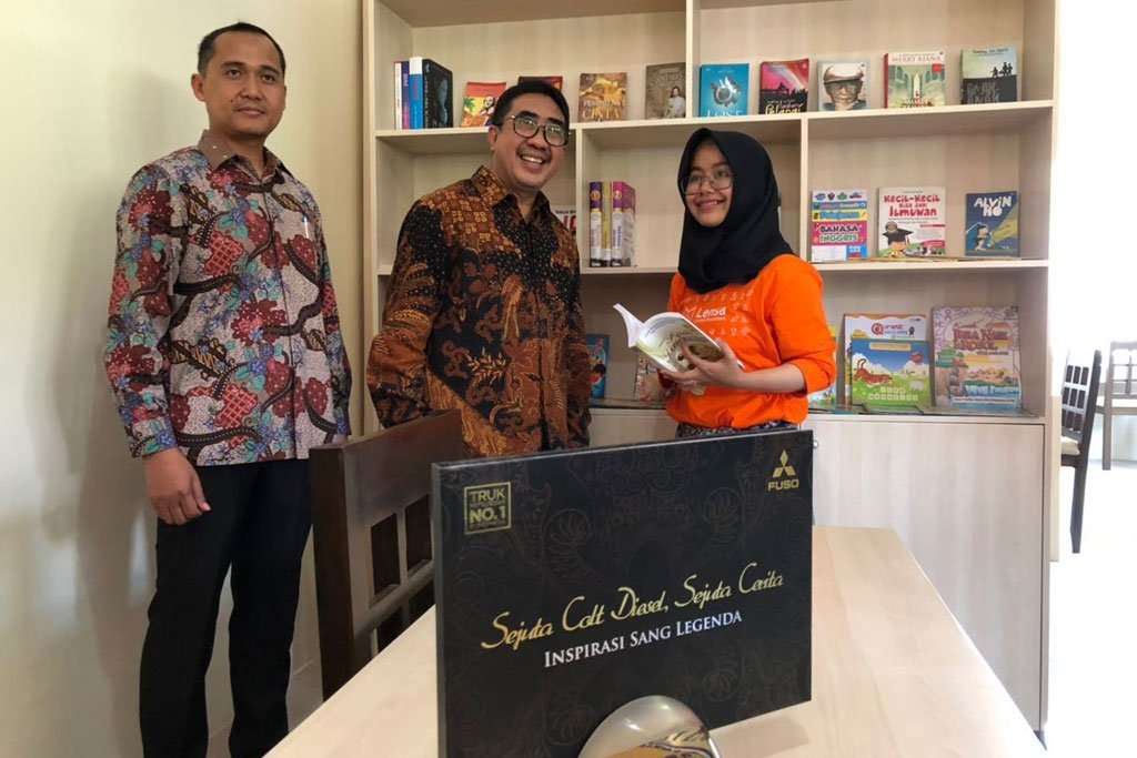 Mitsubishi Fuso Wujudkan Sejuta Mimpi dengan Rumah Baca di Semarang Mitsubishi Fuso Wujudkan Sejuta Mimpi dengan Rumah Baca di Semarang