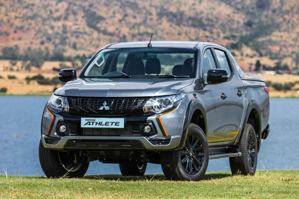 Mitsubishi Luncurkan Varian Baru Pajero Sport dan Triton di IIMS 2018 Mitsubishi Luncurkan Varian Baru Pajero Sport dan Triton di IIMS 2018