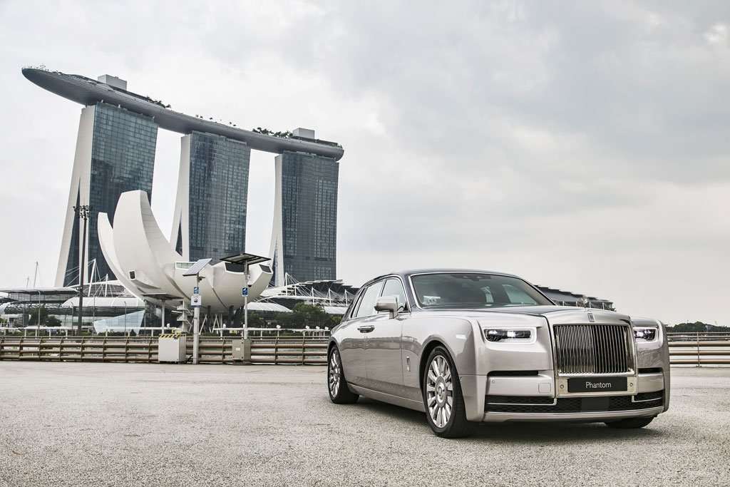 Mengemudikan Rolls-Royce Phantom VIII Seharga Rp 20 Miliar Mengemudikan Rolls-Royce Phantom VIII Seharga Rp 20 Miliar