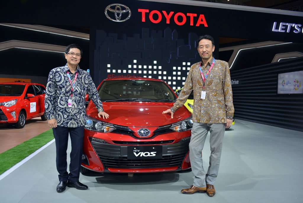 Toyota Bagi-Bagi Hadiah Lebaran di IIMS 2018 Toyota Bagi-Bagi Hadiah Lebaran di IIMS 2018