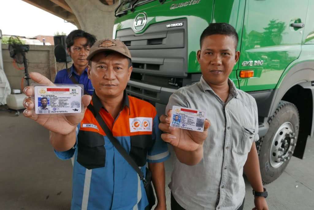UD Trucks Indonesia Buat SIM Gratis Bagi 60 Pengemudi Truk UD Trucks Indonesia Buat SIM Gratis Bagi 60 Pengemudi Truk