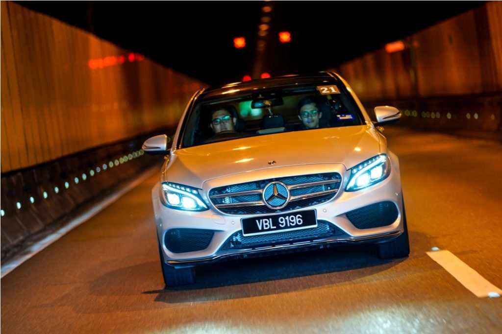 Menguji Kemampuan Mobil Listrik Mercedes-Benz C 350 di Malaysia Menguji Kemampuan Mobil Listrik Mercedes-Benz C 350 di Malaysia