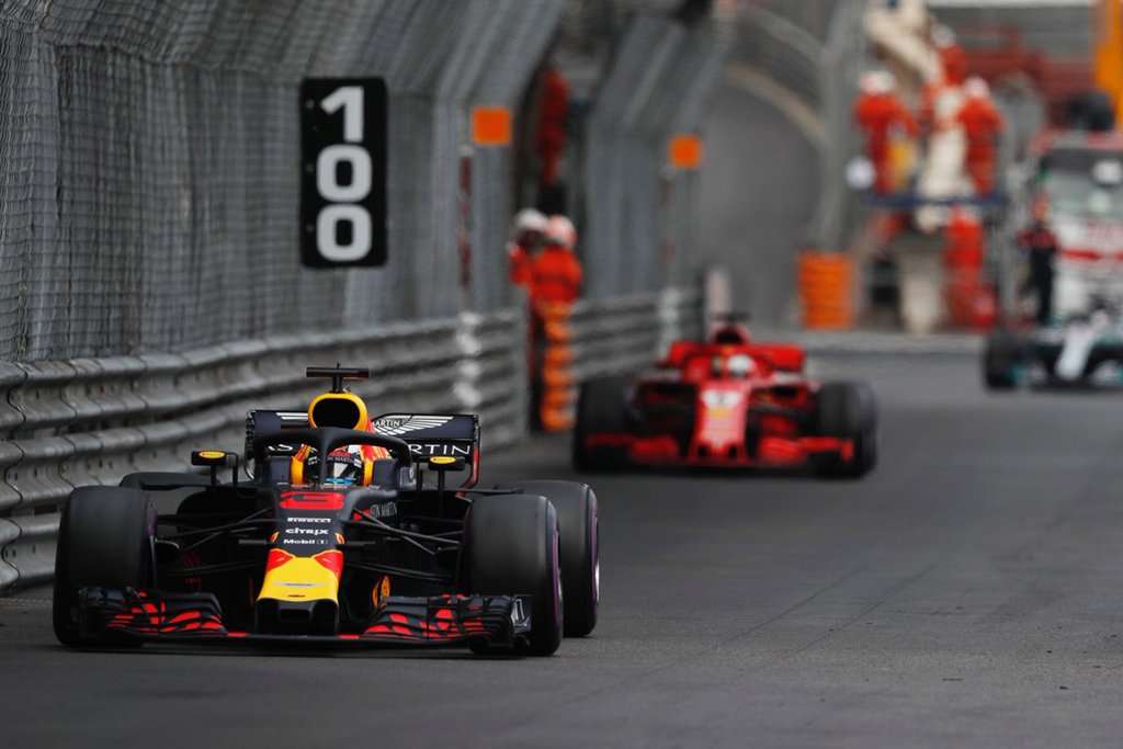 F1: Ricciardo Asapi Vettel Raih Kemenangan Dominan GP Monako 2018 F1: Ricciardo Asapi Vettel Raih Kemenangan Dominan GP Monako 2018