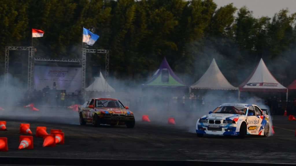Kejurnas Drift Putaran Ke-2 Digelar Bersamaan Intersport Battle Drift Kejurnas Drift Putaran Ke-2 Digelar Bersamaan Intersport Battle Drift
