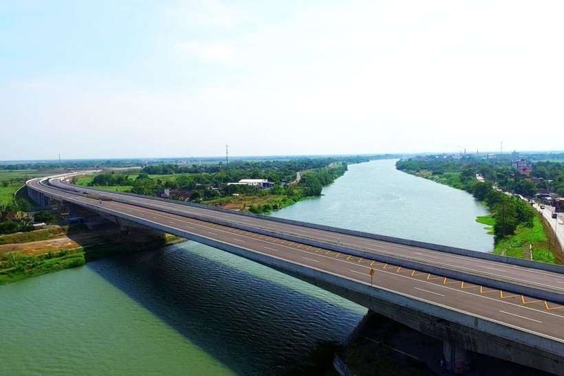 Total Ruas Tol yang Dibuka Fungsional 438,83 Km Total Ruas Tol yang Dibuka Fungsional 438,83 Km