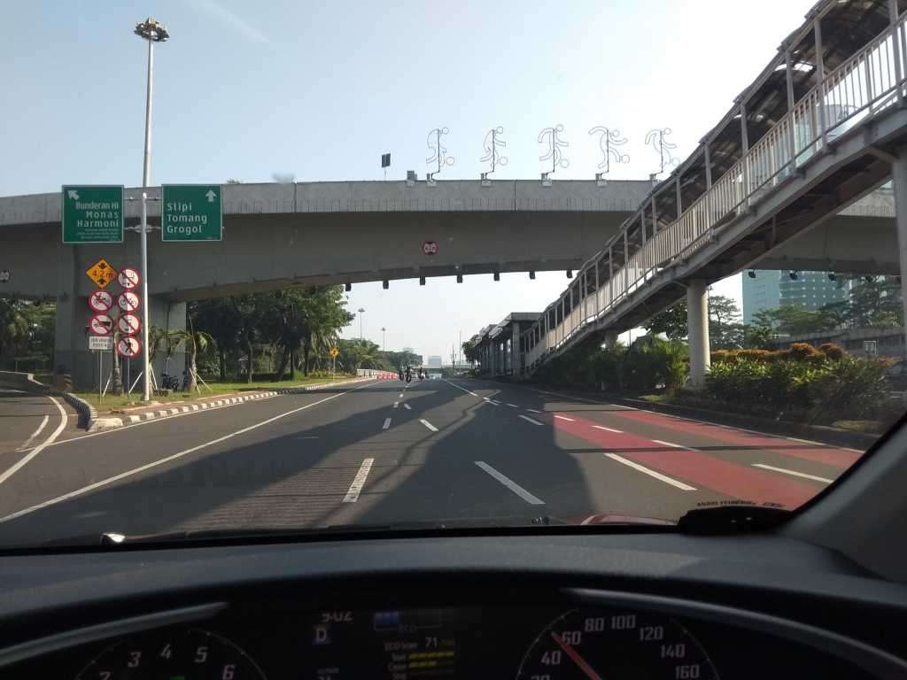 Menikmati Jalanan Jakarta yang Kosong Ditinggal Mudik Menikmati Jalanan Jakarta yang Kosong Ditinggal Mudik