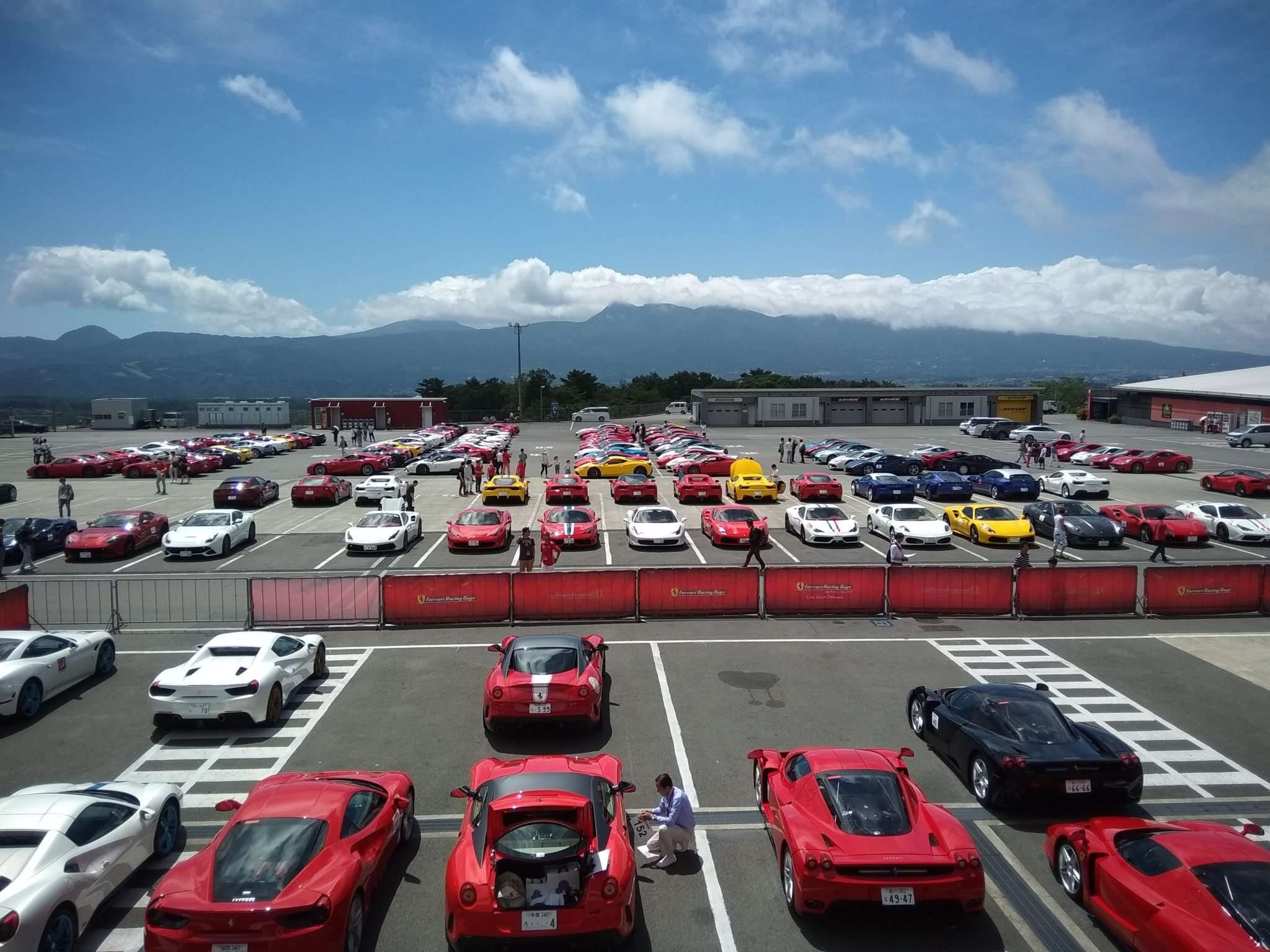 Sirkuit Fuji Speedway Berubah Jadi Parkiran Jutaan Dollar Sirkuit Fuji Speedway Berubah Jadi Parkiran Jutaan Dollar