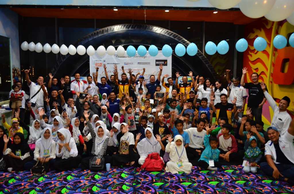 Lima Komunitas BMW Bersatu Untuk Beramal di Bulan Ramadhan 2018 Lima Komunitas BMW Bersatu Untuk Beramal di Bulan Ramadhan 2018