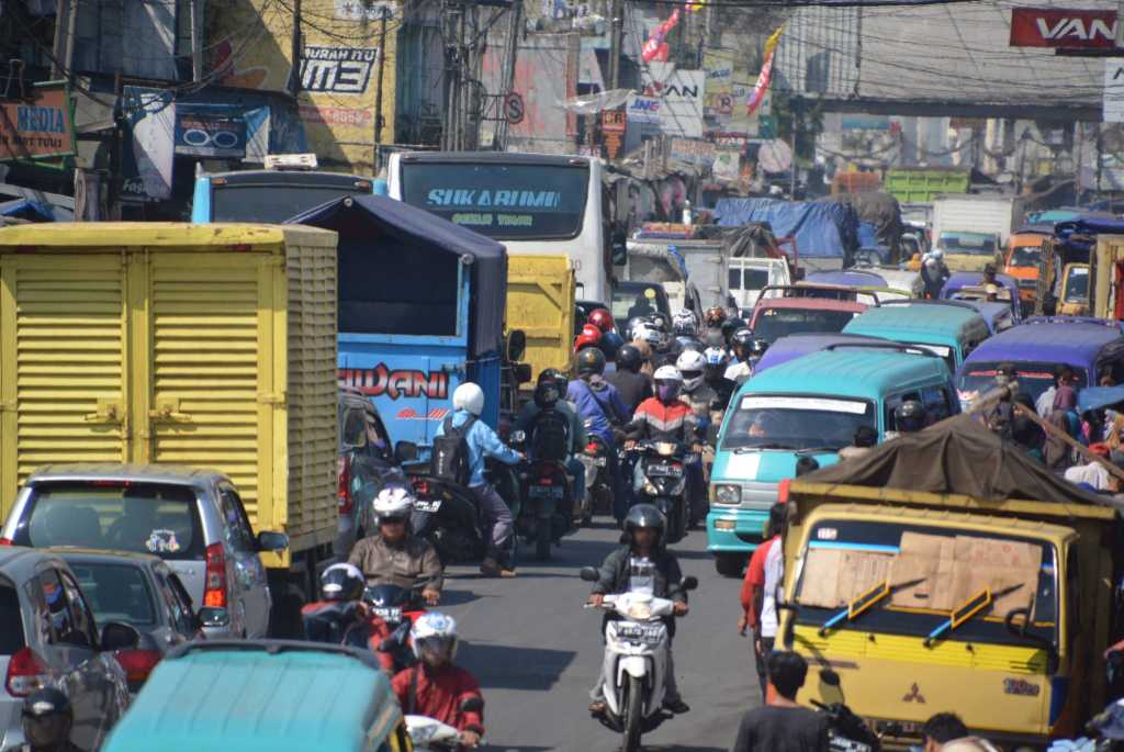 Jalan Ciawi – Sukabumi Macet Parah, Ditempuh 10 jam Jalan Ciawi – Sukabumi Macet Parah, Ditempuh 10 jam