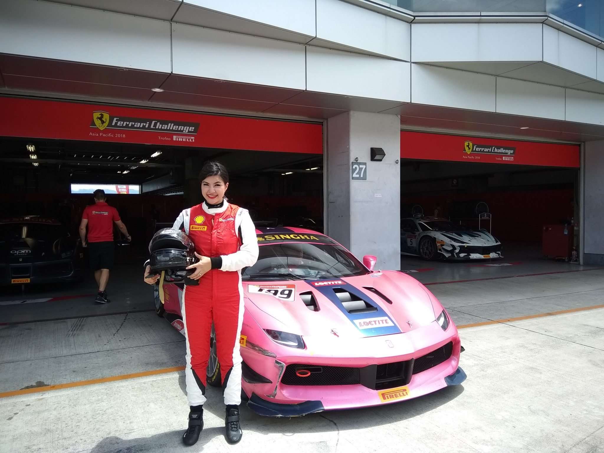 Kanthicha Chimsiri, Perempuan Cantik di Ferrari Challenge Kanthicha Chimsiri, Perempuan Cantik di Ferrari Challenge