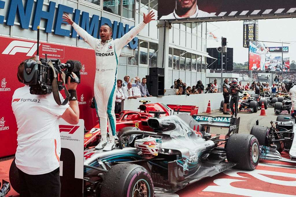 F1: Kemenangan Dramatis Hamilton dari P14, Vettel DNF di Kandang F1: Kemenangan Dramatis Hamilton dari P14, Vettel DNF di Kandang