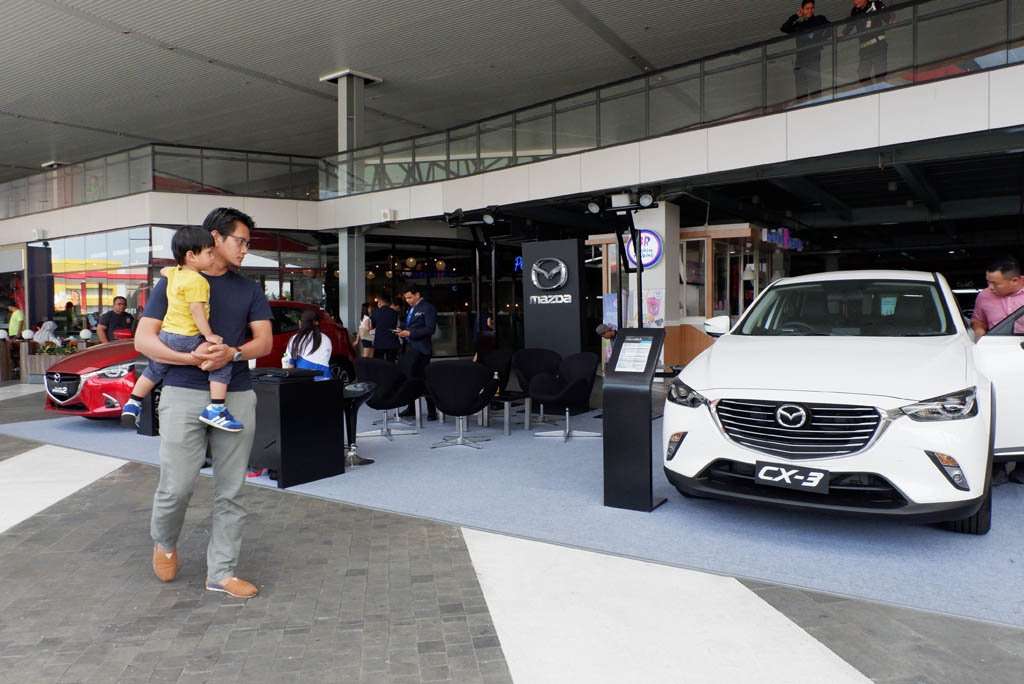 CX-3 Jadi Favorit Pengunjung Booth Mazda di The 2nd Indonesia Autovaganza CX-3 Jadi Favorit Pengunjung Booth Mazda di The 2nd Indonesia Autovaganza