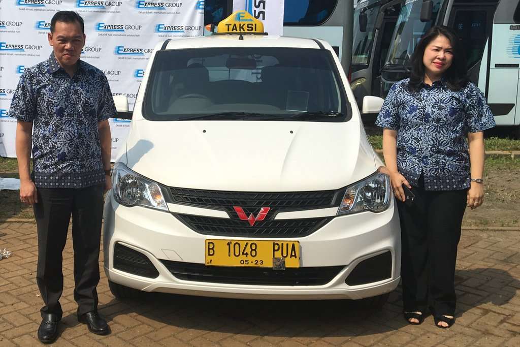 Taksi Express Pilih Wuling Confero untuk Armada Barunya Taksi Express Pilih Wuling Confero untuk Armada Barunya