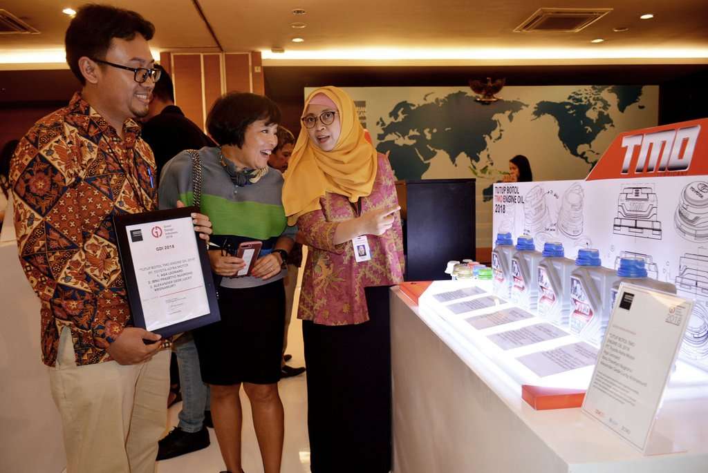 Oli Resmi Toyota Raih Penghargaan Desain Oli Resmi Toyota Raih Penghargaan Desain