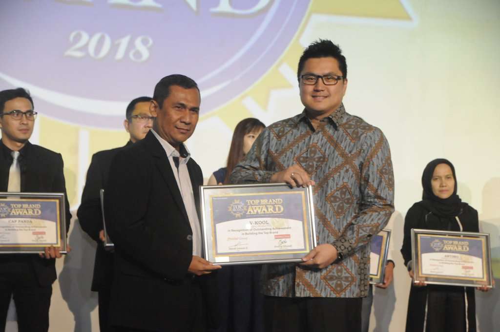 V-KOOL Jadi Kaca Film Terbaik Versi TOP Brand Award 2018 V-KOOL Jadi Kaca Film Terbaik Versi TOP Brand Award 2018
