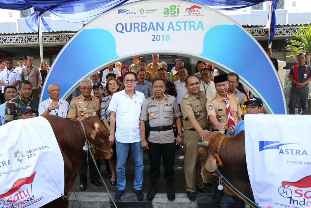Grup Astra Serahkan 1.866 Hewan Kurban Grup Astra Serahkan 1.866 Hewan Kurban