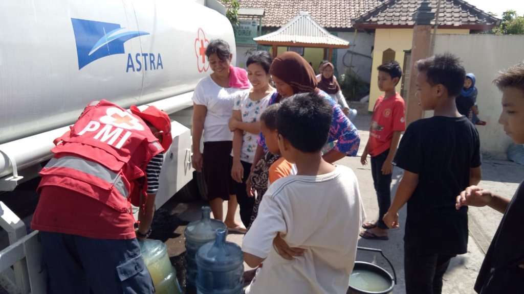 Astra Serahkan Bantuan Untuk Korban Gempa Lombok Astra Serahkan Bantuan Untuk Korban Gempa Lombok