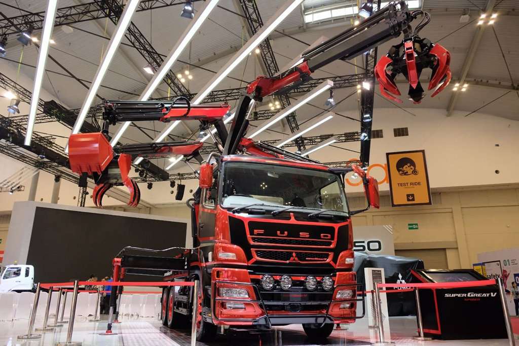 Fuso Bawa Truk Laba-laba Raksasa Multi Fungsi di GIIAS 2018 Fuso Bawa Truk Laba-laba Raksasa Multi Fungsi di GIIAS 2018