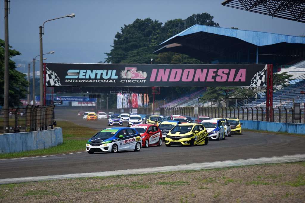 Honda Jazz dan Brio Speed Challenge Night Race di Sentul Honda Jazz dan Brio Speed Challenge Night Race di Sentul