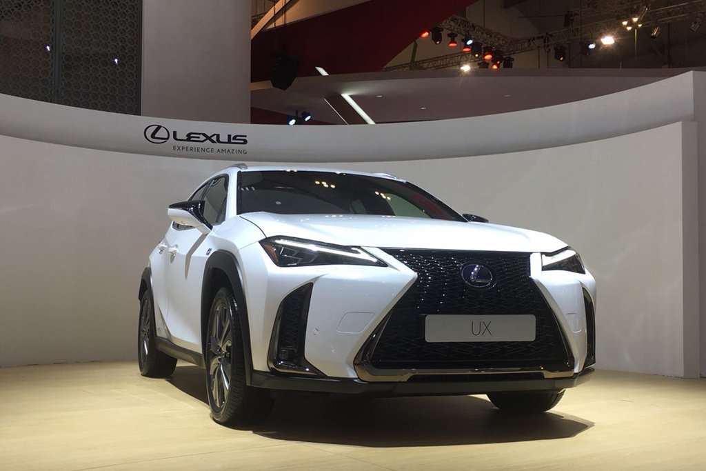 Lexus New ES dan Newest UX Pikat Pengunjung GIIAS 2018 Lexus New ES dan Newest UX Pikat Pengunjung GIIAS 2018
