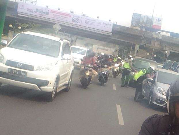 Aturan Ganjil Genap Sudah Berlaku di Jalur Pondok Indah, Tilang Rp 500 Ribu Aturan Ganjil Genap Sudah Berlaku di Jalur Pondok Indah, Tilang Rp 500 Ribu