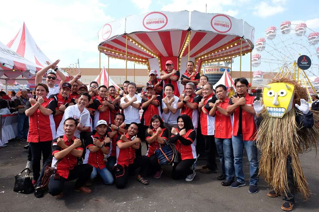Kampanye Xpander Tons of Happiness Meriahkan Semarang Kampanye Xpander Tons of Happiness Meriahkan Semarang