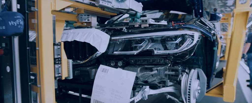 VIDEO: Wajah Baru BMW Seri 3 Bocor dari Dalam Pabrik VIDEO: Wajah Baru BMW Seri 3 Bocor dari Dalam Pabrik