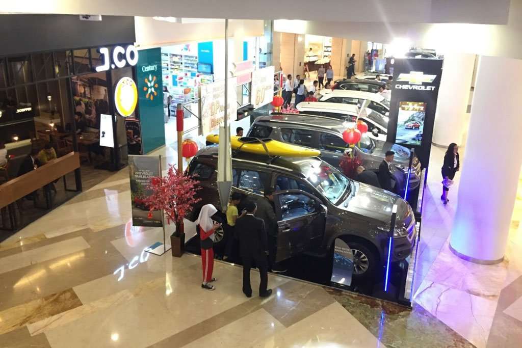 Chevrolet Sapa Pelanggan dengan Mobil Baru di Mall Ciputra Cibubur Chevrolet Sapa Pelanggan dengan Mobil Baru di Mall Ciputra Cibubur