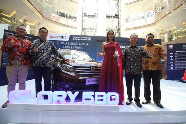 DFSK Glory 580 Diluncurkan di Kota Kembang Bandung DFSK Glory 580 Diluncurkan di Kota Kembang Bandung