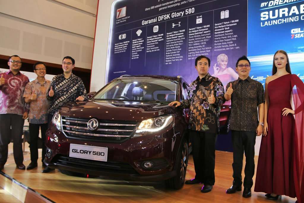 DFSK Glory 580 Lakukan Debut di Kota Surabaya DFSK Glory 580 Lakukan Debut di Kota Surabaya