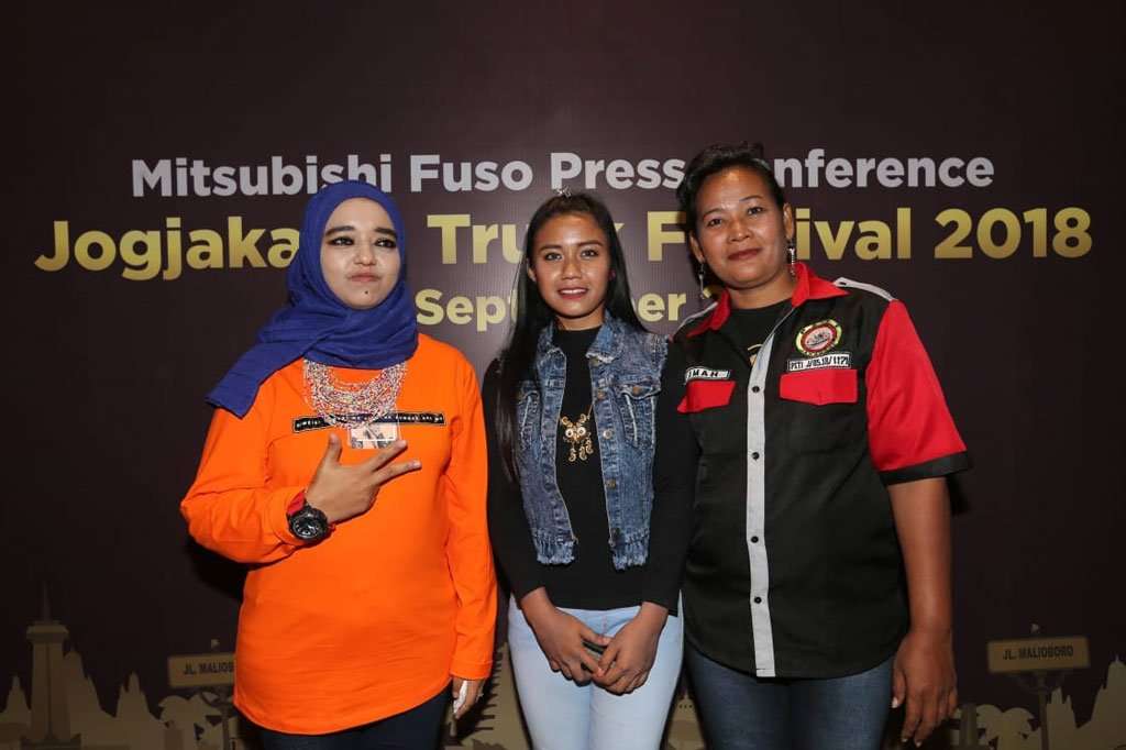 Ini Tiga Perempuan Perkasa yang Jadi Ikon Jogjakarta Truck Festival 2018 Ini Tiga Perempuan Perkasa yang Jadi Ikon Jogjakarta Truck Festival 2018