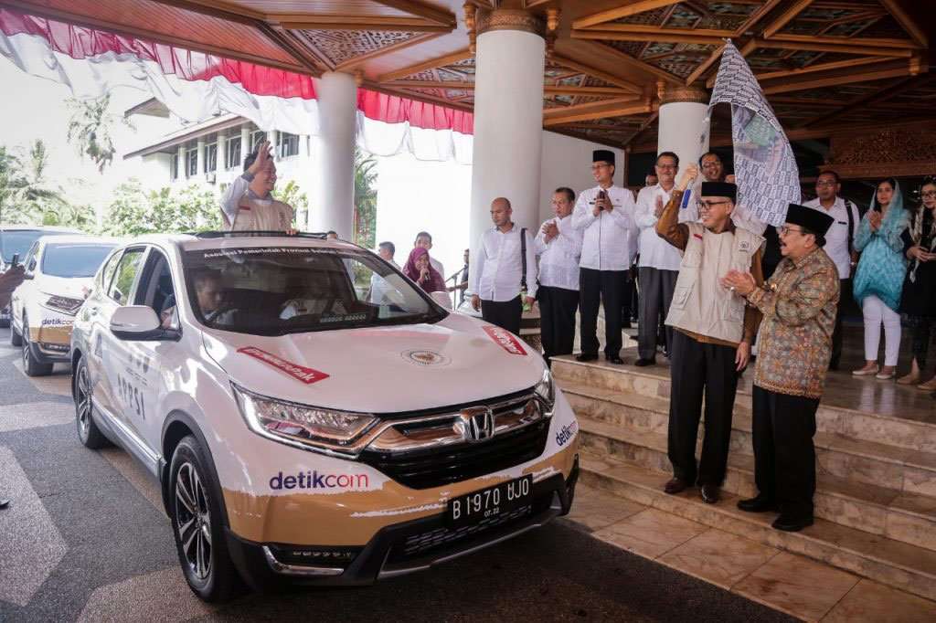 Honda CR-V Turbo Keliling Indonesia Selama 133 Hari dan 21.000 KM Honda CR-V Turbo Keliling Indonesia Selama 133 Hari dan 21.000 KM