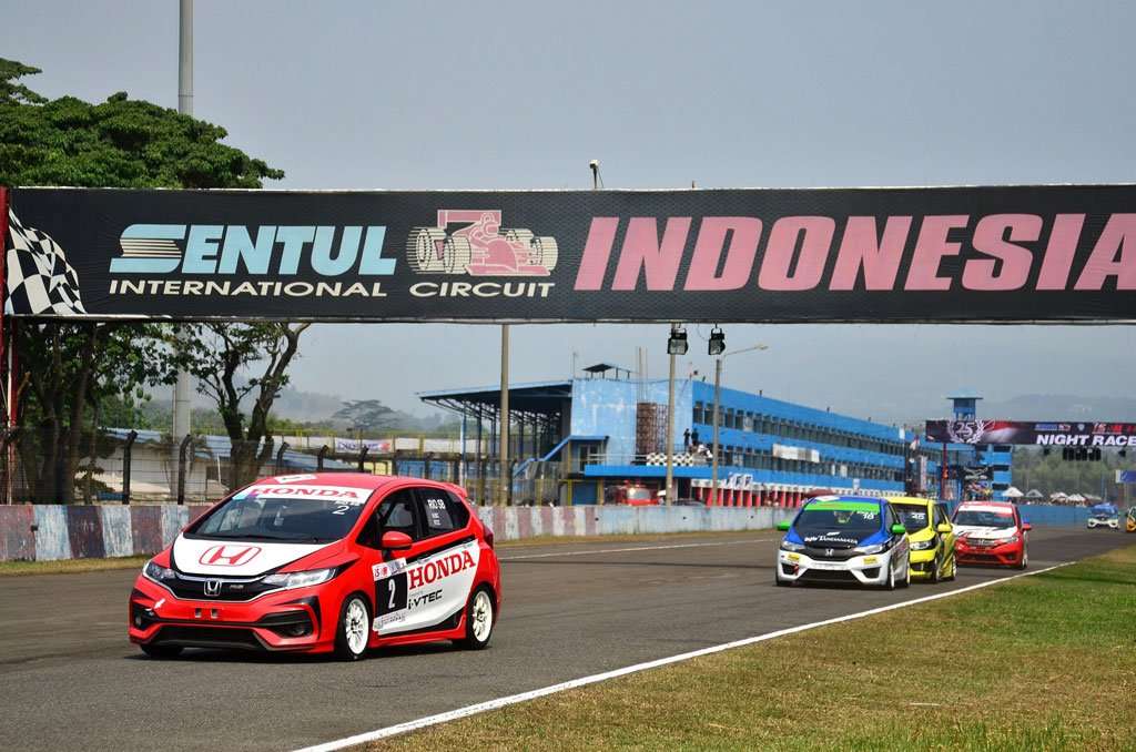Honda Jazz Speed Challenge Seri ke-5 Fitra Eri Jadi Lawan Bersama Honda Jazz Speed Challenge Seri ke-5 Fitra Eri Jadi Lawan Bersama