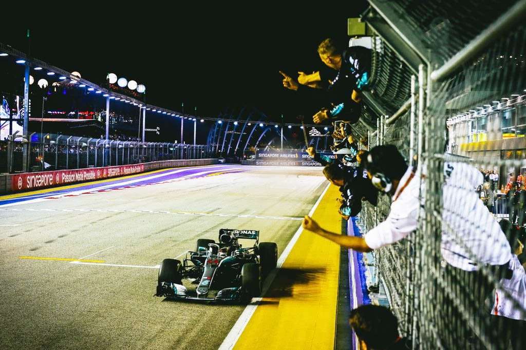 F1: Hamilton Asapi Verstappen dan Vettel di GP Singapura 2018 F1: Hamilton Asapi Verstappen dan Vettel di GP Singapura 2018