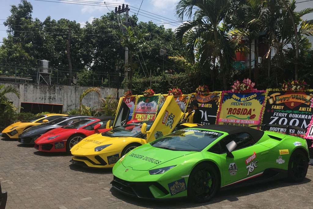 Mewah dan Unik, Datang ke Kondangan Menggunakan Puluhan Lamborghini Mewah dan Unik, Datang ke Kondangan Menggunakan Puluhan Lamborghini