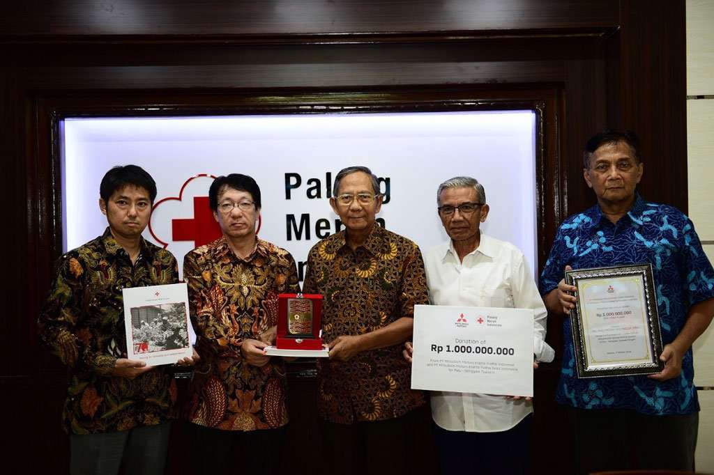 Mitsubishi Motors Serahkan Donasi Rp 1 Miliar untuk Korban Gempa Sulawesi Mitsubishi Motors Serahkan Donasi Rp 1 Miliar untuk Korban Gempa Sulawesi