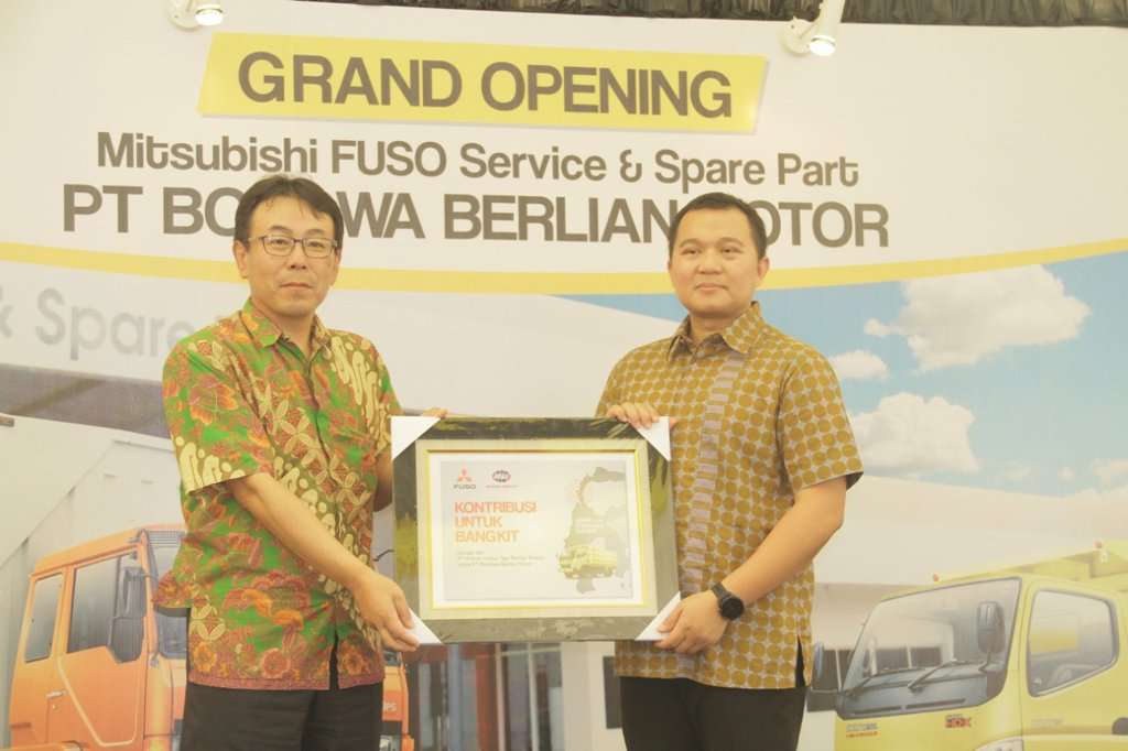 Perkuat Layanan Purna Jual Mitsubishi Fuso Resmikan Dealer 2S di Makassar Perkuat Layanan Purna Jual Mitsubishi Fuso Resmikan Dealer 2S di Makassar
