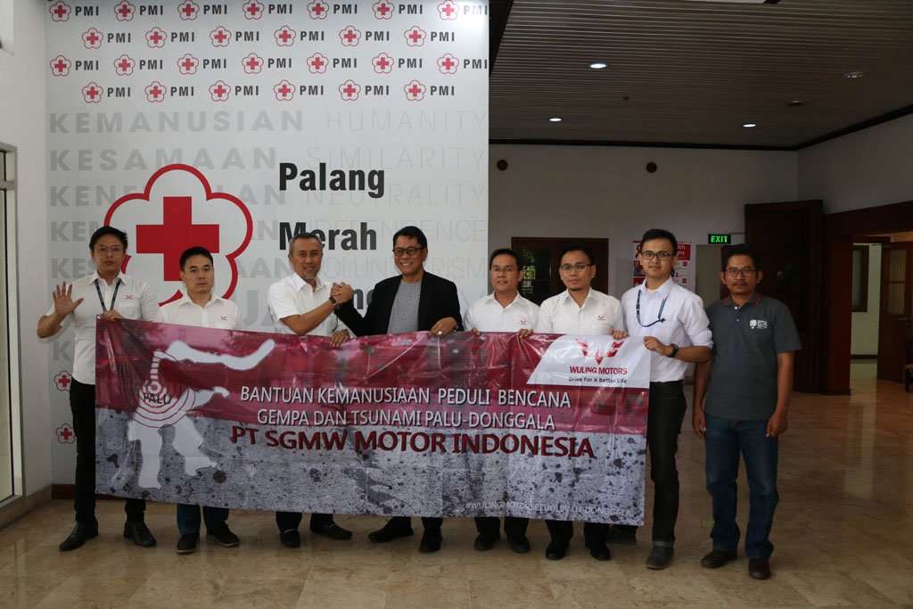 Wuling Motors Berikan Bantuan untuk Korban Gempa dan Tsunami di Palu Wuling Motors Berikan Bantuan untuk Korban Gempa dan Tsunami di Palu