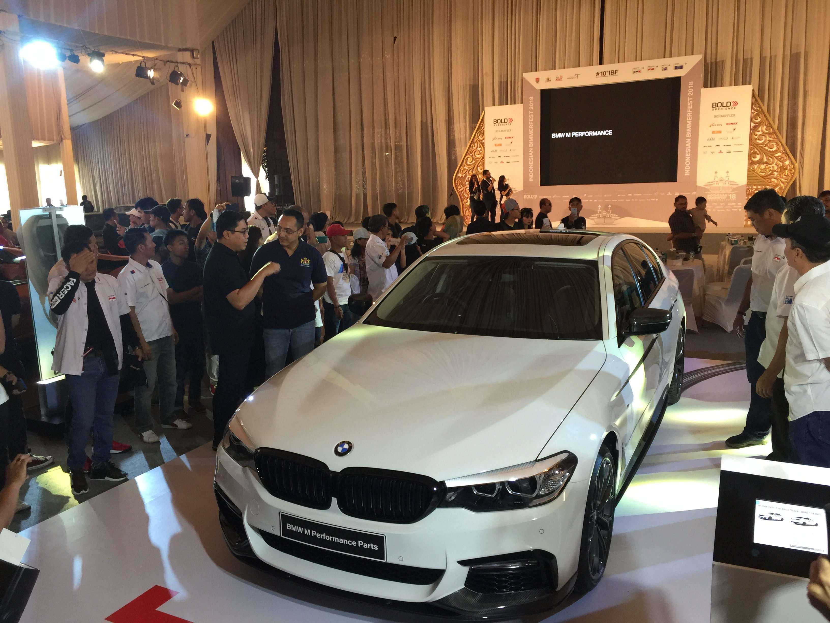 BMW Seri 5 M Performance Diluncurkan di BIMMERFEST Semarang BMW Seri 5 M Performance Diluncurkan di BIMMERFEST Semarang