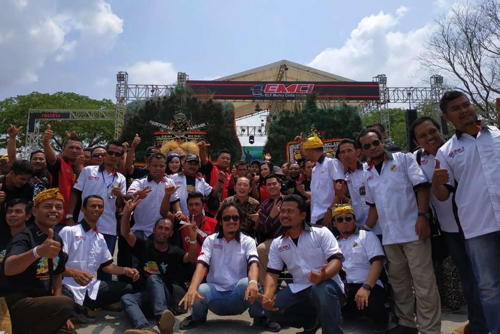 Komunitas Isuzu Elf Gelar Jamnas dan Munas di Solo Komunitas Isuzu Elf Gelar Jamnas dan Munas di Solo