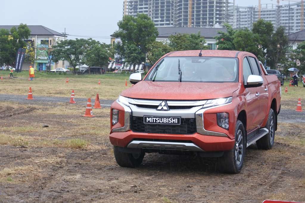 Kencan Singkat dengan New Mitsubishi Triton Kencan Singkat dengan New Mitsubishi Triton