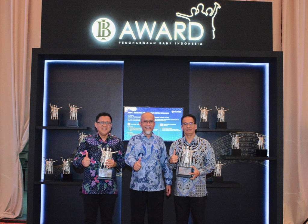 Ekspor Toyota Indonesia Terima Penghargaan dari Bank Indonesia Ekspor Toyota Indonesia Terima Penghargaan dari Bank Indonesia